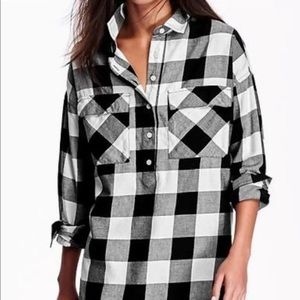 Buffalo Plaid Black white, half button down Old Navy boyfriend shirt extra small